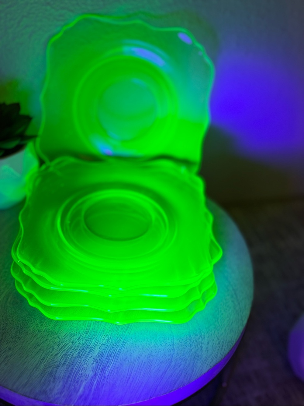 Vtg Green Depression Glass Uranium Salad / Dessert Plates Set 5 – Glows Under UV